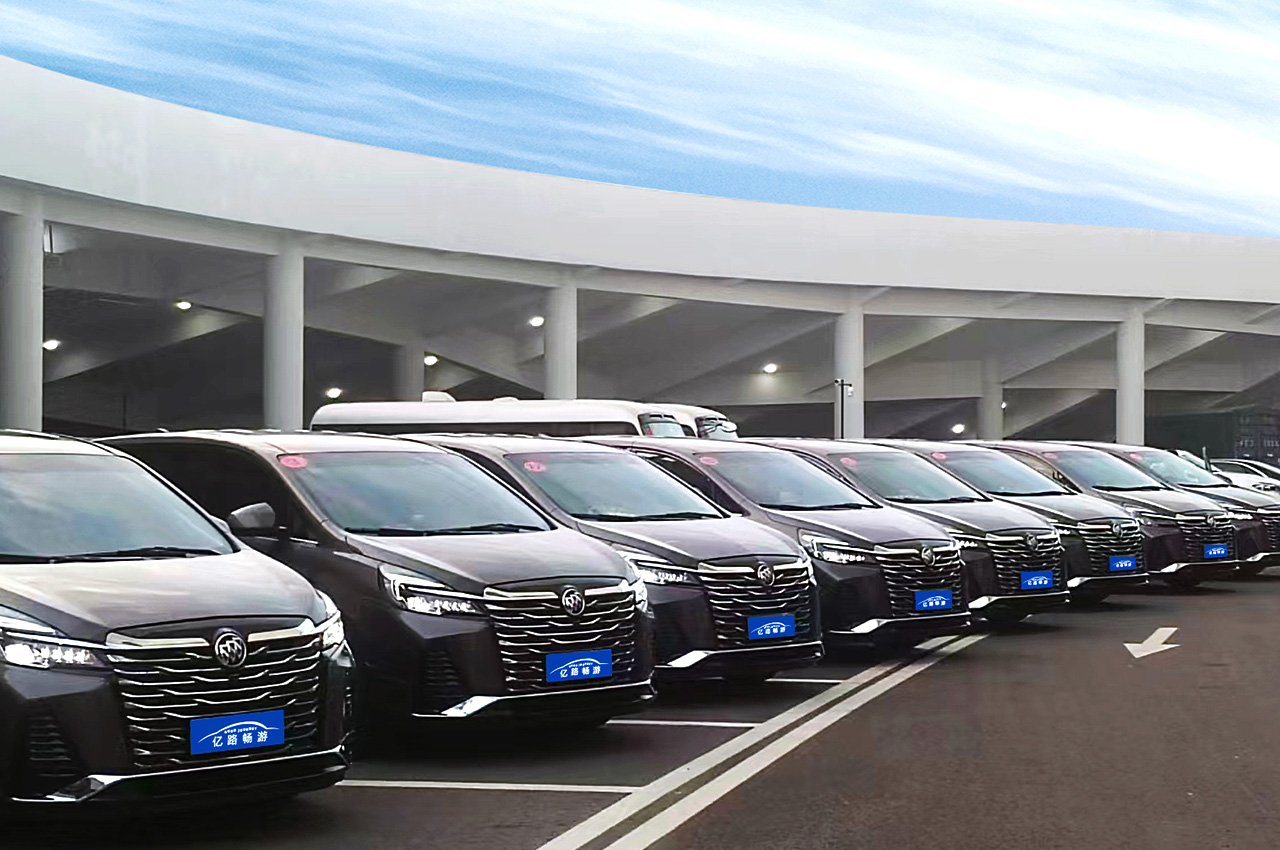 廈門包車服務(wù)推薦-億路暢游專業(yè)旅游包車與商務(wù)包車解決方案.jpg