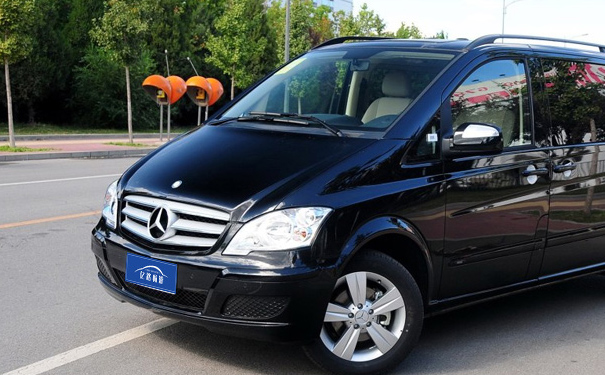 厦门商务旅游会议包车-奔驰商务车.jpg